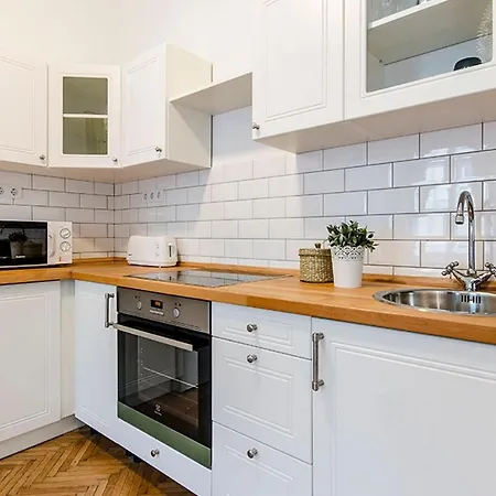 Daire Cozy 2 Bedroom In Terez Boulevard. *