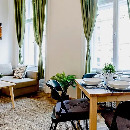 Cozy 2 Bedroom In Terez Boulevard. Lejlighed *