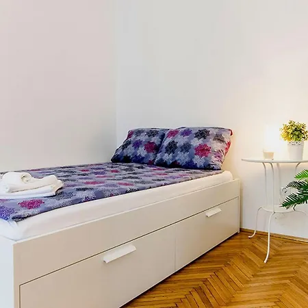 Cozy 2 Bedroom In Terez Boulevard. Budapeşte